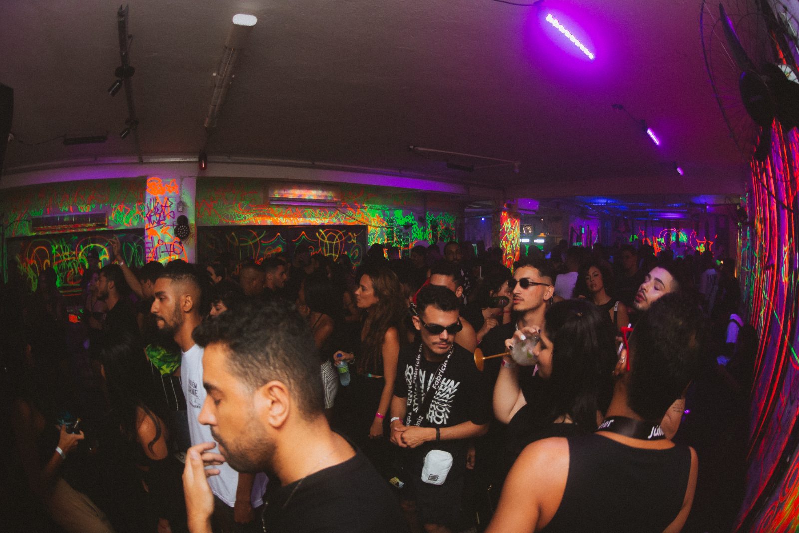 Pista lotada em edição noturna da Drop